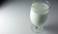 Elegük lett a tejtermelőknek: túl olcsó szlovák tejjel árasztja el a piacot a Penny