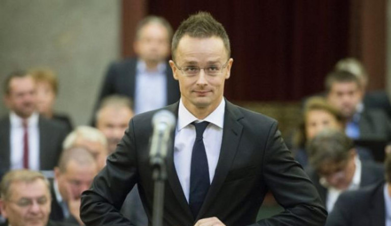Szijjártó Péter újabb csatát hirdetett a 