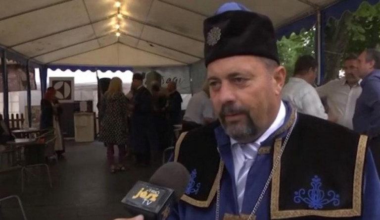 Nem töri agyon magát a Fidesz, hogy bevédje Pócs Jánost a bizarr videója miatt 