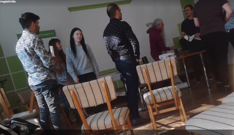 Mindent megtettek a Mi Hazánk Mozgalom aktivistái, hogy tönkre tegyenek egy roma LMBTQ emberekről szóló filmvetítést Szegeden
