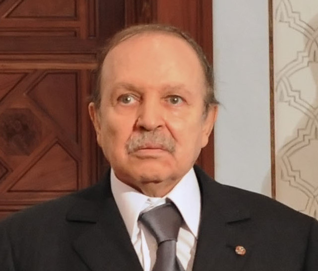 Eszkalálódik a válság Algériában: lemond az elnök