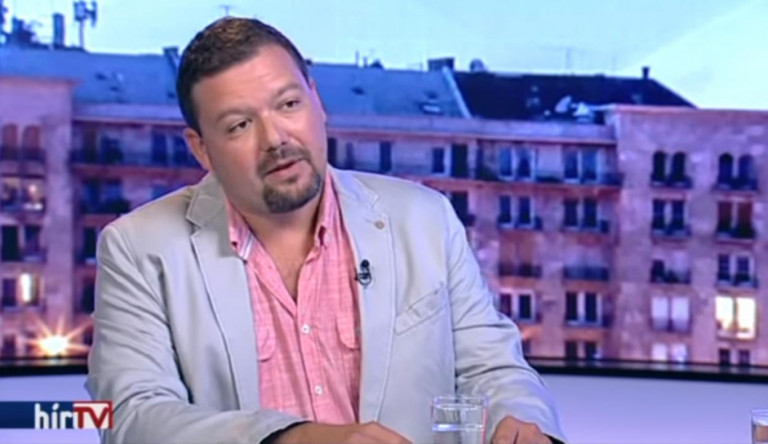 Rendőrök mentek hajnalban a Pesti Srácok főszerkesztőjéért