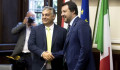 Népszava: Orbán nem megy el Salviniék zászlóbontására