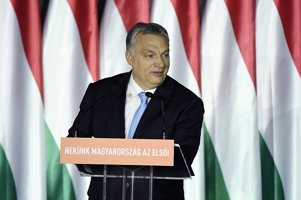 Orbán Viktor miniszterelnök beszédet mond a Parlamenti Szalon című rendezvényen a Bálna Budapest rendezvényközpontban 2019. április 5-én. Az eseményen ismerteti