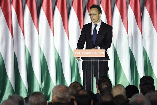 Szijjártó Péter külgazdasági és külügyminiszter beszédet mond a Parlamenti Szalon című rendezvényen a Bálna Budapest rendezvényközpontban