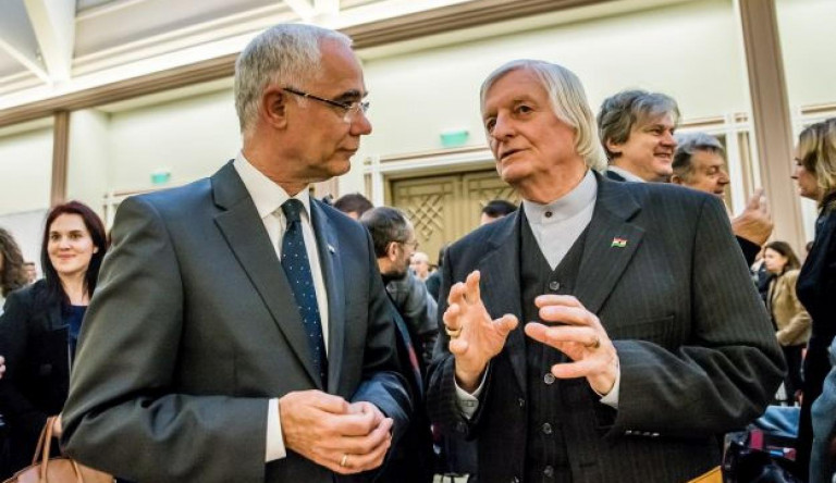 Egyre jobban megéri a dörgölődzés, a függetlenség nem kifizetődő