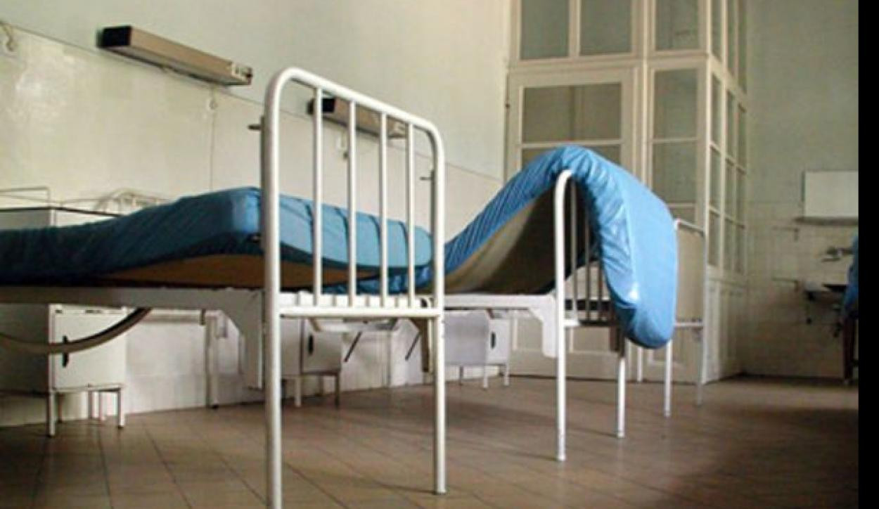 Megfulladt egy ágyhoz kötött beteg egy budapesti pszichiátrián