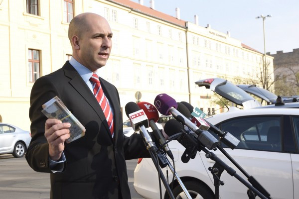 Botka ellen használta a Fidesz, most úgy tűnik, épp a kormánypárt küldött rá rendőröket