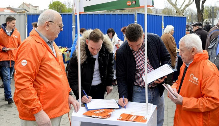A választási irodáknak nincs kapacitása a hitelesség vizsgálatára
