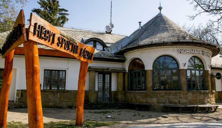 Pokorni „angyali türelemmel