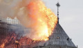 A párizsi tűzvész legsötétebb összeesküvés-elméleteivel kampányol húsvét alkalmából az emberarcú államtitkár