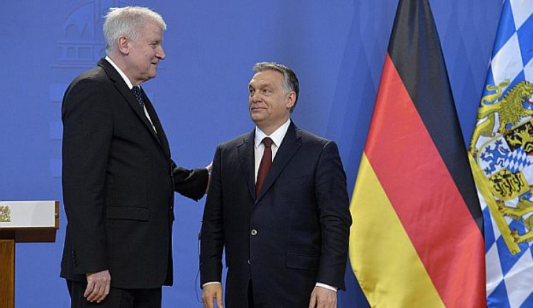 Seehofer szerint Orbán egy demokrata, aki túlzásba esett az EU ellenes kampányában  