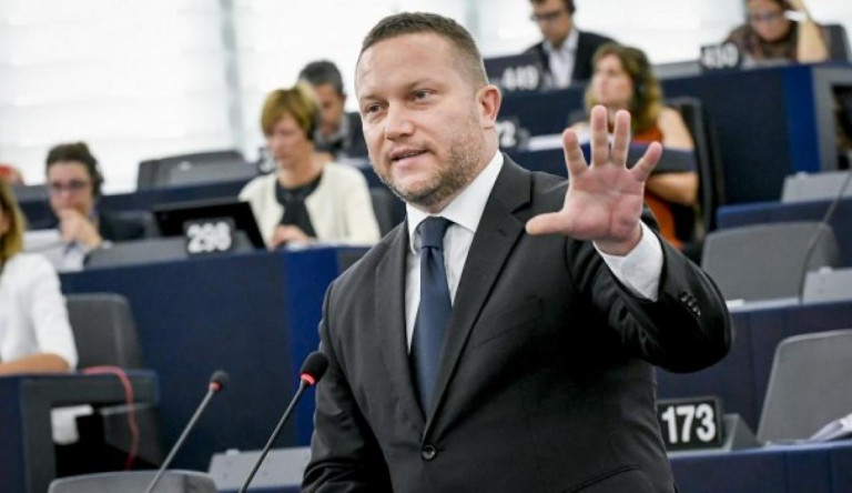 Újabb helyreigazítást nyelt be a kormányhű lap