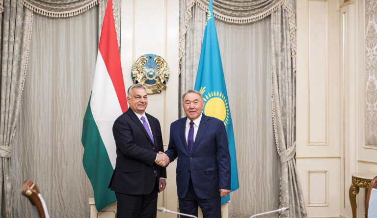 Orbán a demokrácia lényegéről papolt Kazahsztánban, szerinte a véleményszabadságnak végül is egy hatékony és stabil kormányzásban kell testet öltenie