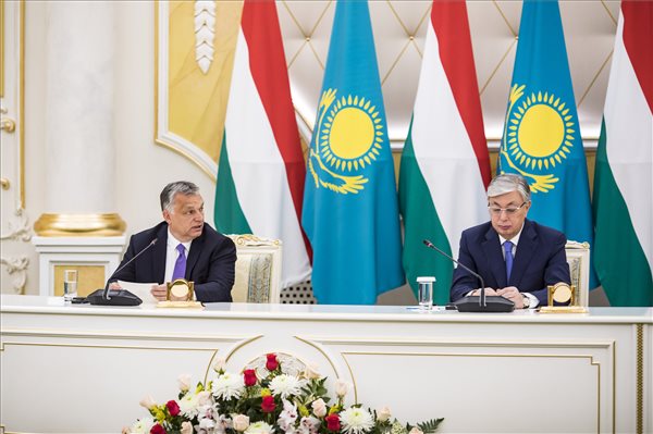 Orbán Kaszim-Zsomart Tokajev kazah államfővel