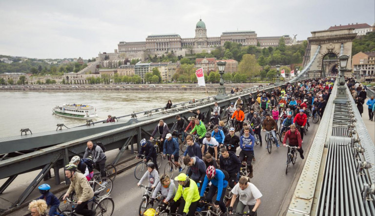 Bringás felvonulás lesz ma Budapesten