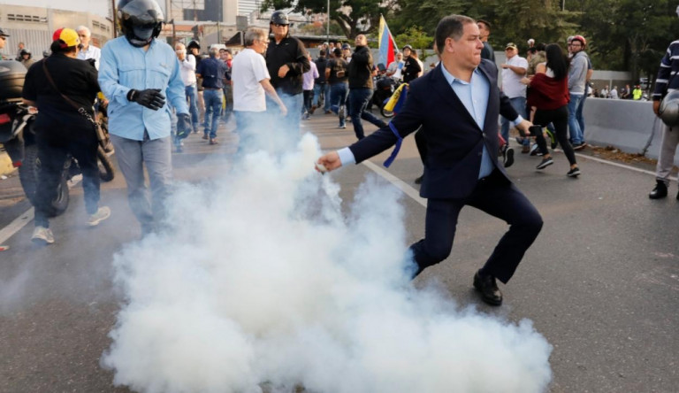 Tűzpárbaj, katonai keménykedés: felrobban a venezuelai NER?