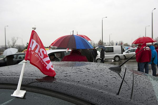 Nem lépteti vissza az MSZP Tóth Csabát