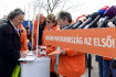 A nagyvonalú köztévé 5 (!!) percet ad minden pártnak az EP-választás előtt. Ki is sorsolták, hogy a Fidesz jöhet elsőként.