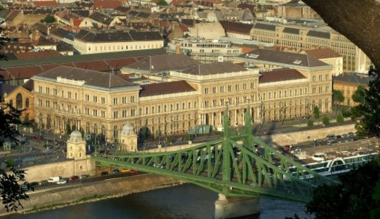 A Corvinus korábbi rektora szerint elkerülhetetlen lesz a tandíjemelés