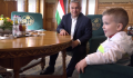Orbán Viktor a 3 éves Ádámot fogadta a parlamentben