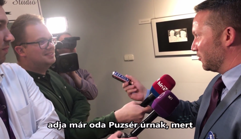 Snickerst reklámozva válaszolt Puzsérnak Ujhelyi