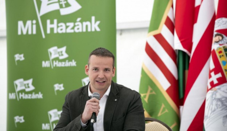 A meztelen Toroczkai: Neonáci és rasszista csapattal vonul a Mi Hazánk romák ellen Törökszentmiklóson