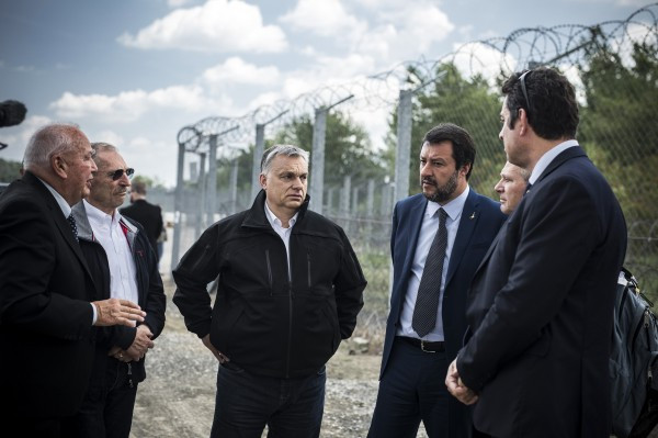 Orbán Viktor kitartást és minden jót kívánt egy kilakoltatásra váró kilencgyerekes családnak