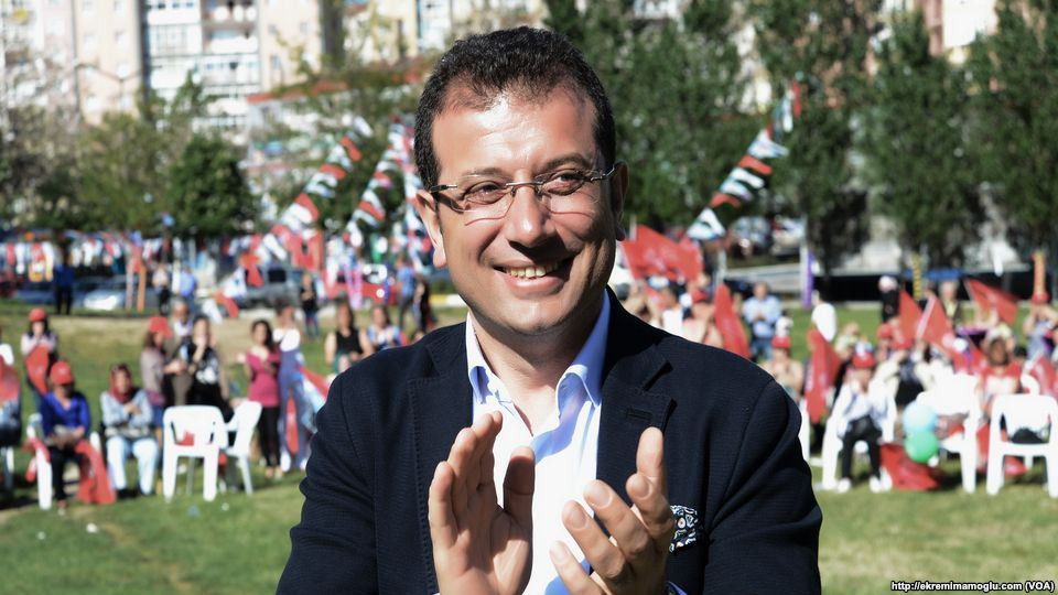 Forradalmat hirdetett a posztjától megfosztott isztambuli főpolgármester