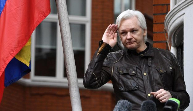 Újra elővették Assange nemi erőszak ügyét