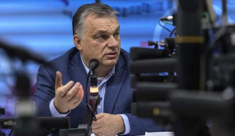 Orbán bement a rádióba, és elmondta, hogy egy 