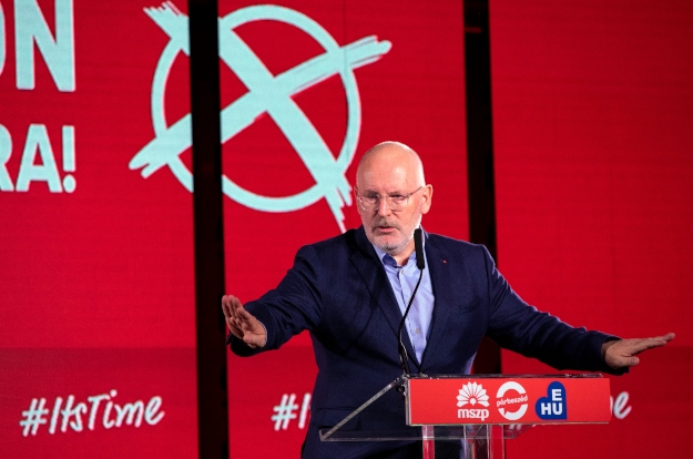 Frans Timmermans, az Európai Szocialisták Pártjának csúcsjelöltje, az Európai Bizottság alelnöke beszédet mond az MSZP 