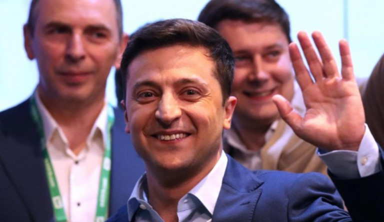 Letette a hivatali esküt az ukrán elnök, majd feloszlatta a parlamentet