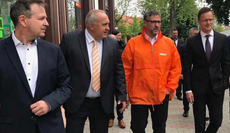 Nem számít az ügyészségi vád, Simonka tisztogat a Fideszben: kiszorította a pártból Orbán böllérjét