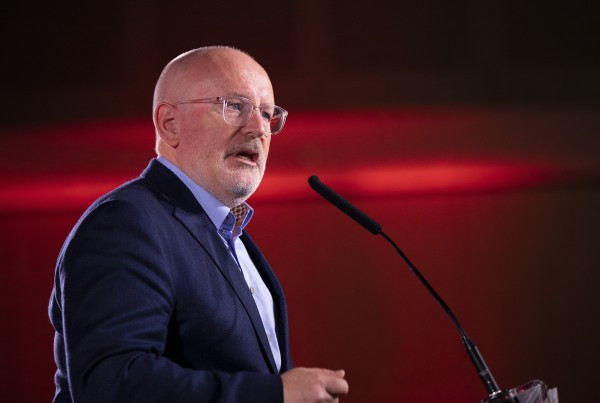Meglepetésre Franc Timmermans baloldali pártja nyerheti a holland EP-választásokat
