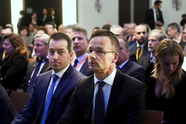 Szijjártó szerint nem kéne 