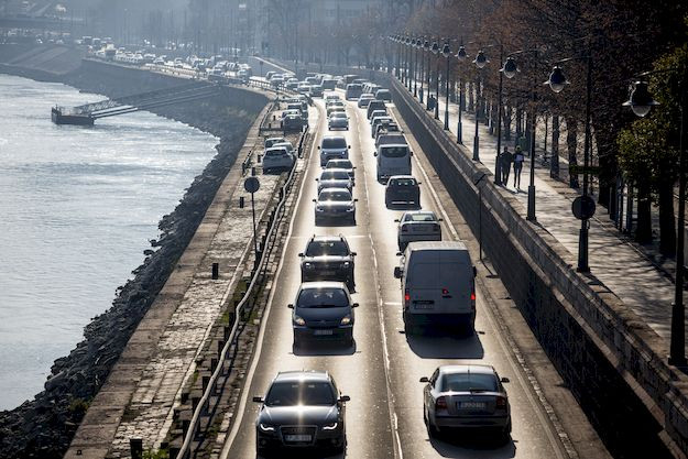16 vizsgabiztosra letöltendőt kértek a műszaki vizsgákat érintő vesztegetési ügyben