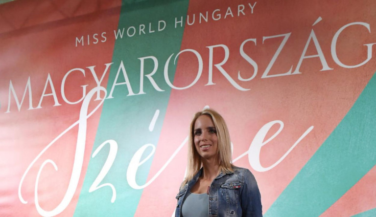 Csodálatos: már megint friss képet közölt az MTI Rogán Cecíliáról