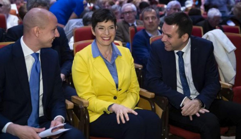 Az európai szocialisták frakciójában marad a DK