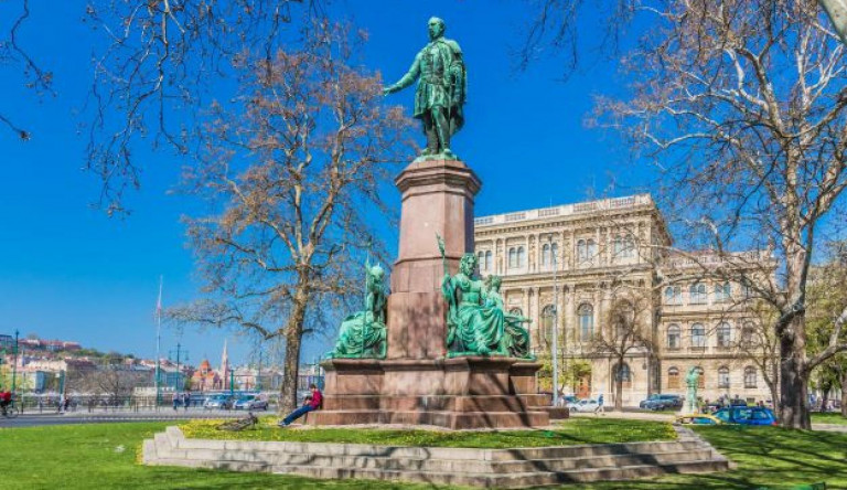 Az Európai Bizottságnak nem tetszik, hogy a kormány államosítaná az MTA kutatóintézeteit