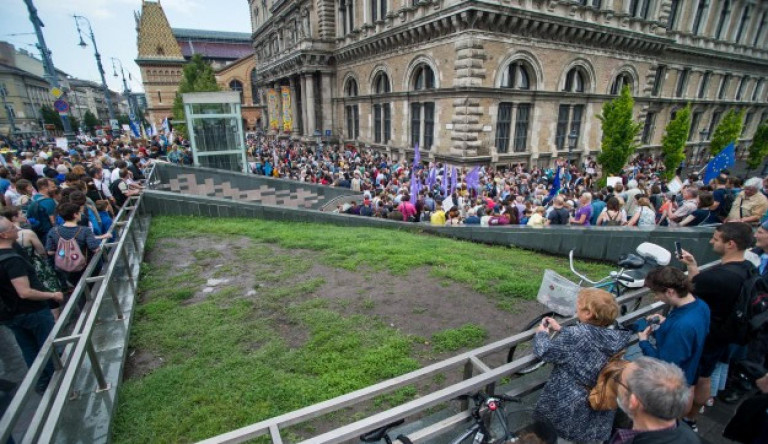 „Ilyen a világon sehol sincs, egyetlen demokratikus államban sem”