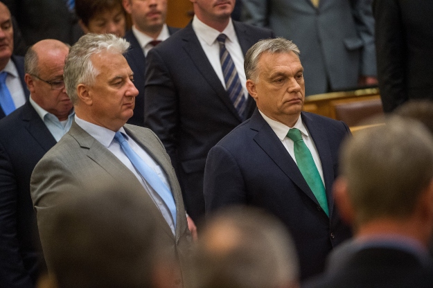 Orbán Viktor és Semjén Zsolt, miniszterelnök és a helyettese május 27-én. Hiába mondják, nem úgy alakult a választás, ahogyan szerették volna.