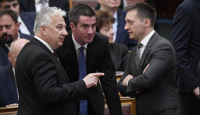 Több bulvár jöhet a híradókban, megérkezhet a pornó a hagyományos csatornákra