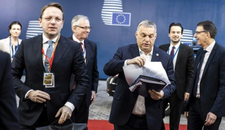 Orbánnál erősebb emberek döntenek az EU vezetéséről, neki marad a dicstelen visszakéredzkedés a Néppártba