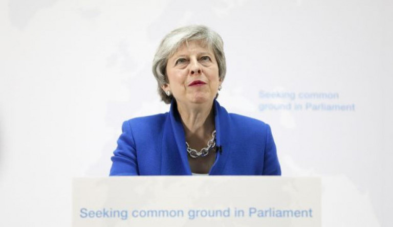 Hivatalos: távozott Theresa May pártja éléről