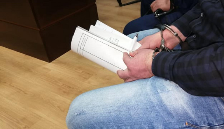 Százmilliókat játszott el a pénzintézeti vezető