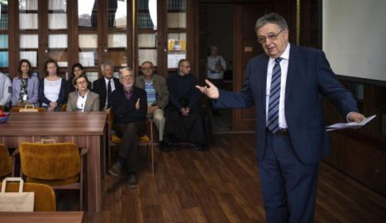 Lovász László levélben magyarázza a képviselőknek, mi a baj az MTA-törvénnyel
