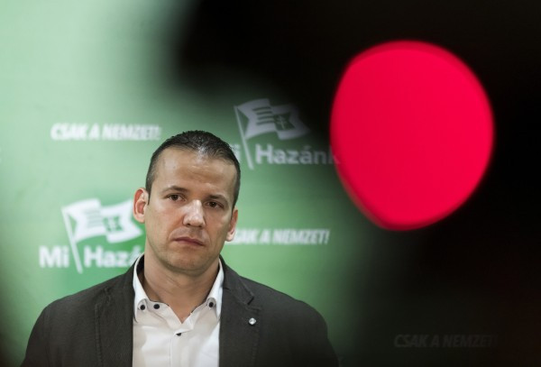 Közpénzt kapott a Toroczkai Lászlóhoz köthető Felvidéki Magyar Sziget, aztán megvonták tőle