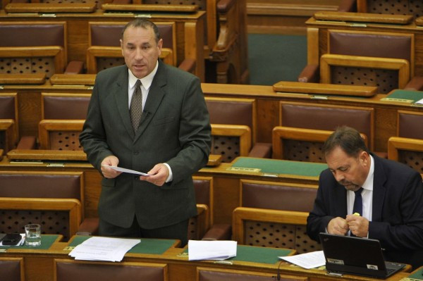 Ide is eljutottunk: fideszes képviselő követelte a Parlamentben a Pride betiltását