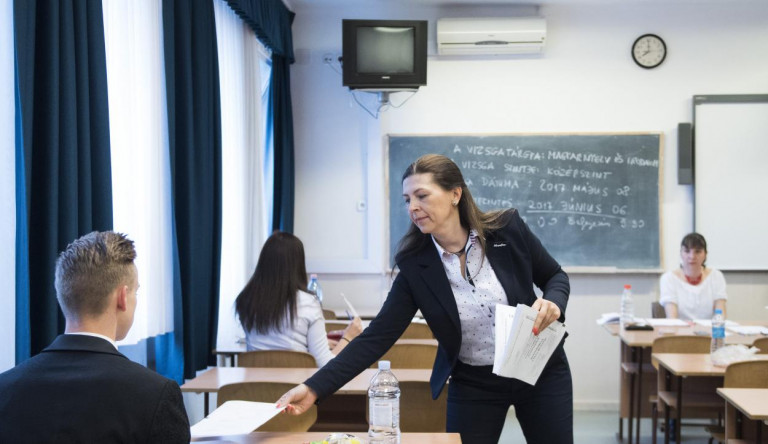 Tovább központosítaná az oktatást a kormány